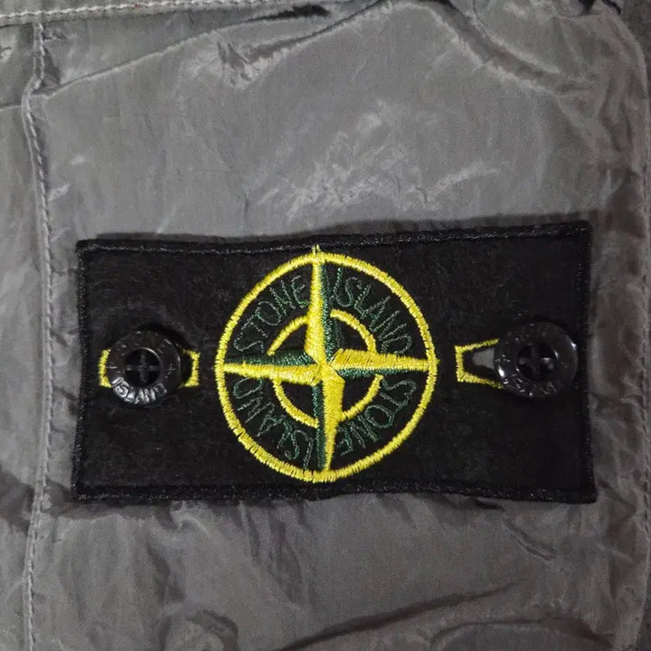 [SOLD OUT] 19ss 스톤아일랜드 와펜 나일론 메탈 카고 쇼츠 반바지 32