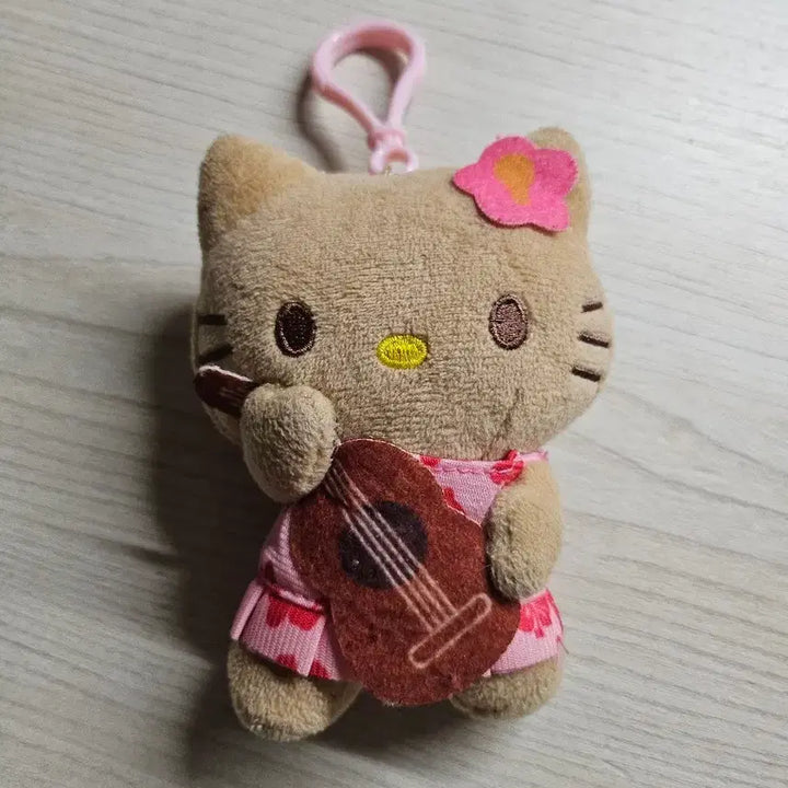 [BUNJANG] Hello Kitty Guam Ukulele Keyring / 헬로키티 괌 우쿨렐레 인형 키링