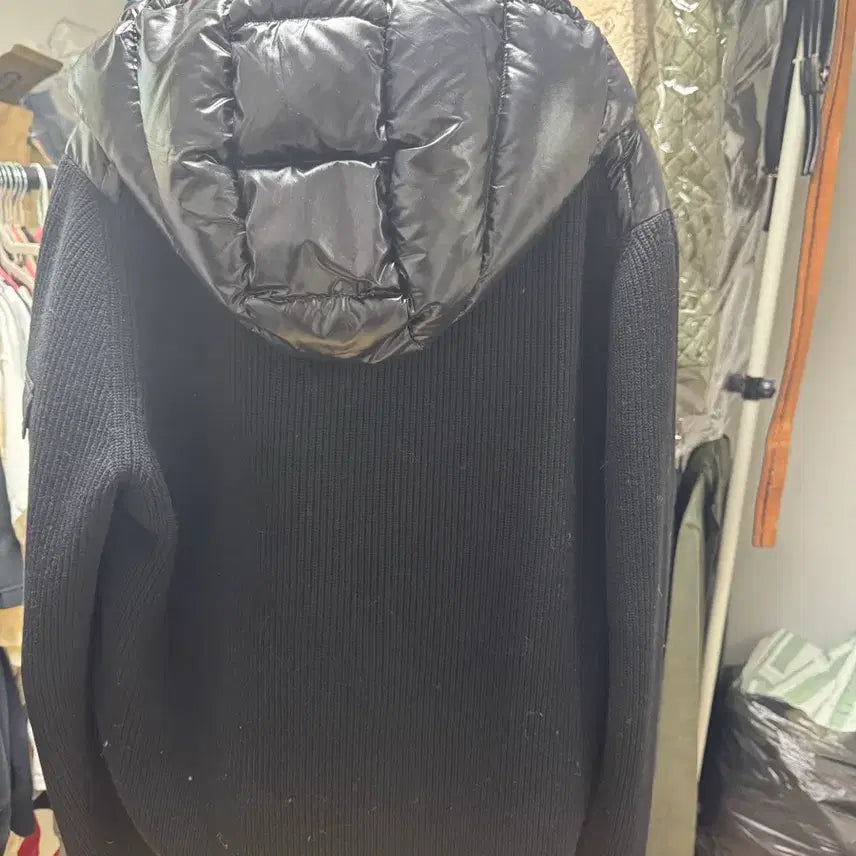 [BUNJANG] Moncler Padded Knit Jacket / 몽클레어 유광 니트패딩 판매합니다