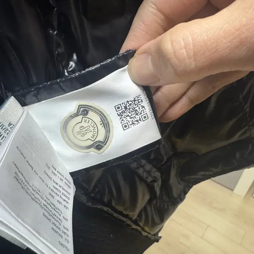 [BUNJANG] Moncler Padded Knit Jacket / 몽클레어 유광 니트패딩 판매합니다