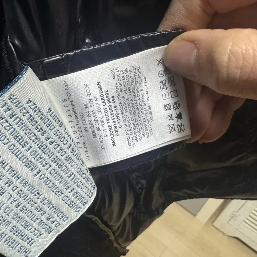 [BUNJANG] Moncler Padded Knit Jacket / 몽클레어 유광 니트패딩 판매합니다