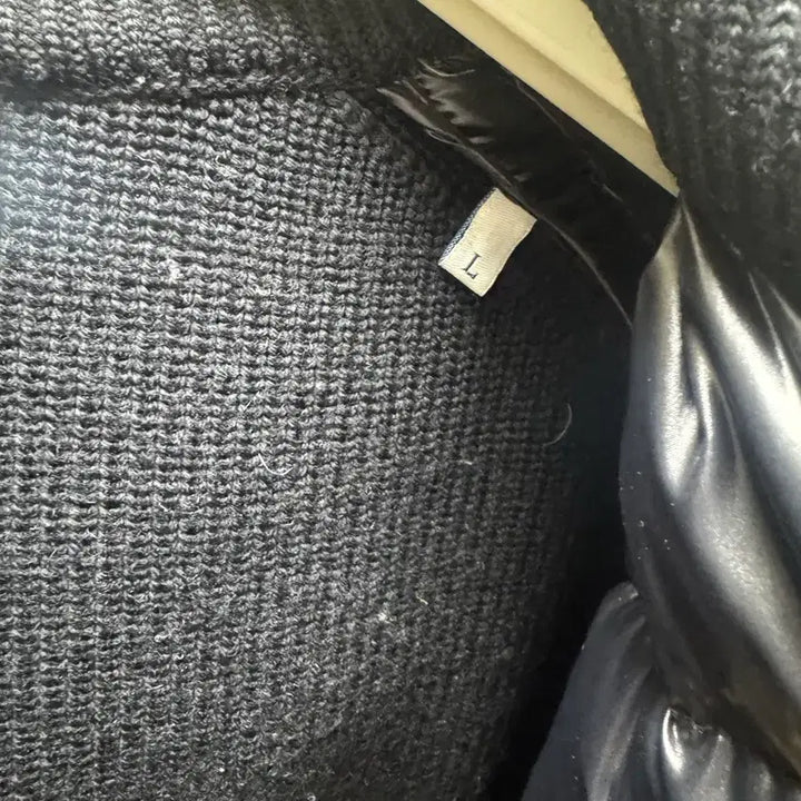 [BUNJANG] Moncler Padded Knit Jacket / 몽클레어 유광 니트패딩 판매합니다