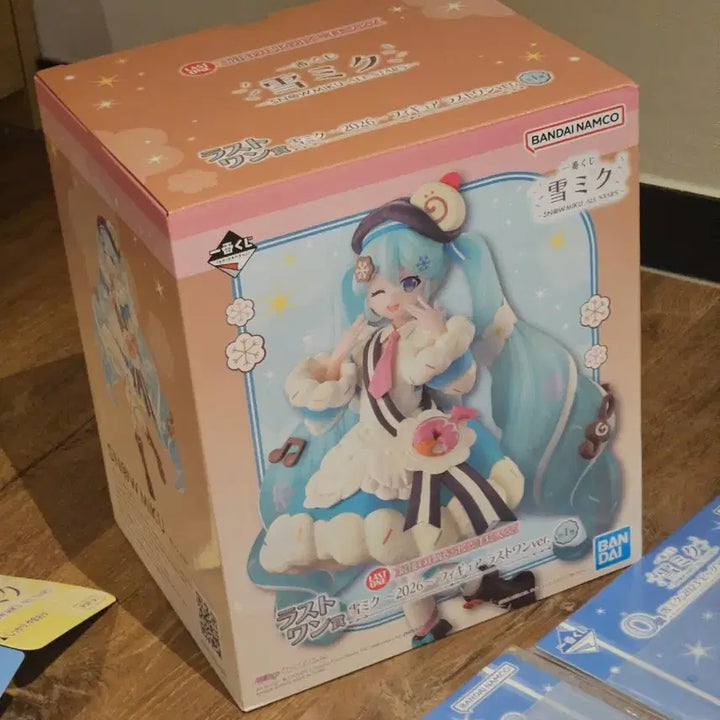 [BUNJANG] Hatsune Miku 2026 Figure + Rubber Strap / [쿠지현황판,라스트 원]유키미쿠 2026 피규어+스트랩+쿠지현황판 등