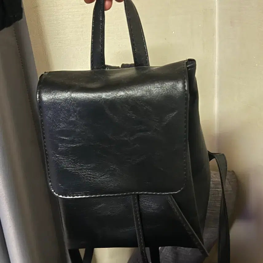 [BUNJANG] Endorsi Vintage Leather Mini Drawstring Backpack Black / 에이블리 엔도르시 빈티지 레더 미니 복조리 백팩 가방 블랙