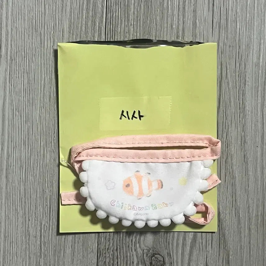[BUNJANG] Chikawa Shisa Baby Bib / 치이카와 시사 베이비 턱받이