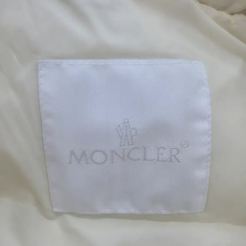 [BUNJANG] Moncler Armatis High Neck Vest / 몽클레어 아르마티아 하이넥 베스트