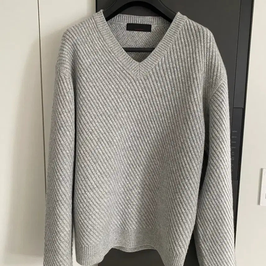 [BUNJANG] Anytime Roric V-Neck Knit Sweater / 애니타임로릭 브이넥 니트 L