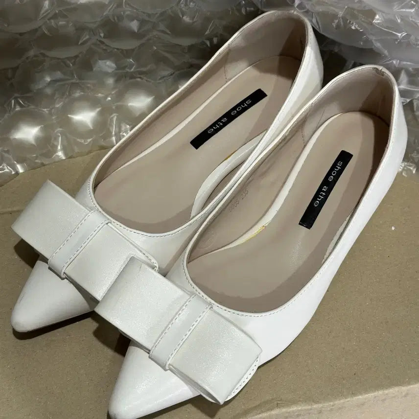 [BUNJANG] Stilettoable White Ivory Flat Shoes / 왕리본 플랫슈즈 화이트 아이보리 단화 구두 235사이즈 스틸레토에이블리