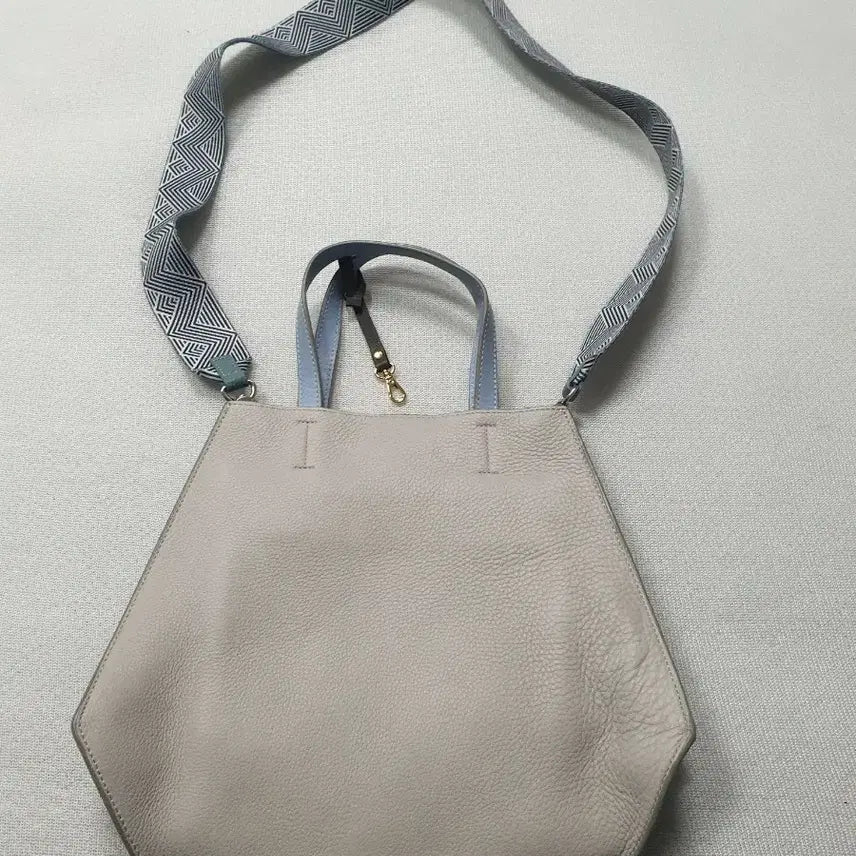 [SOLD OUT] GREE 아이보리 육각형 가죽 토트백 숄더 스트랩