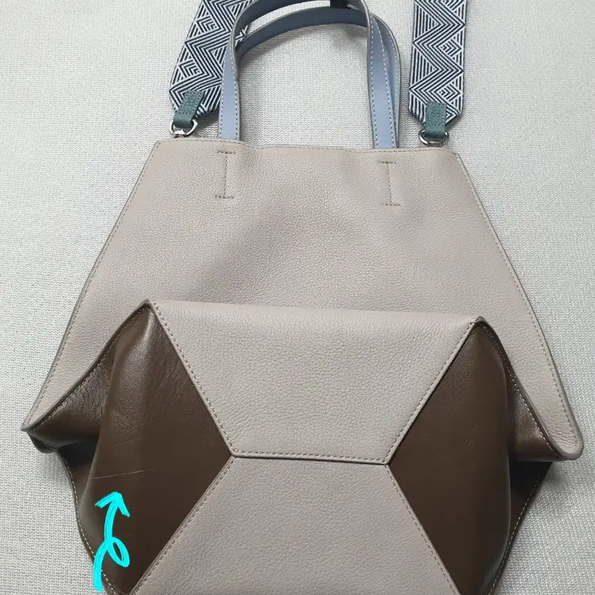 [SOLD OUT] GREE 아이보리 육각형 가죽 토트백 숄더 스트랩