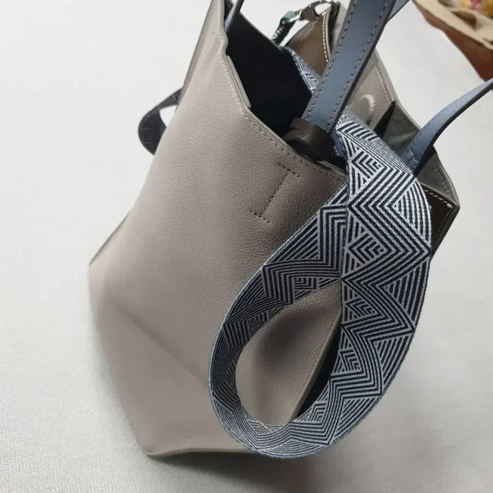[SOLD OUT] GREE 아이보리 육각형 가죽 토트백 숄더 스트랩