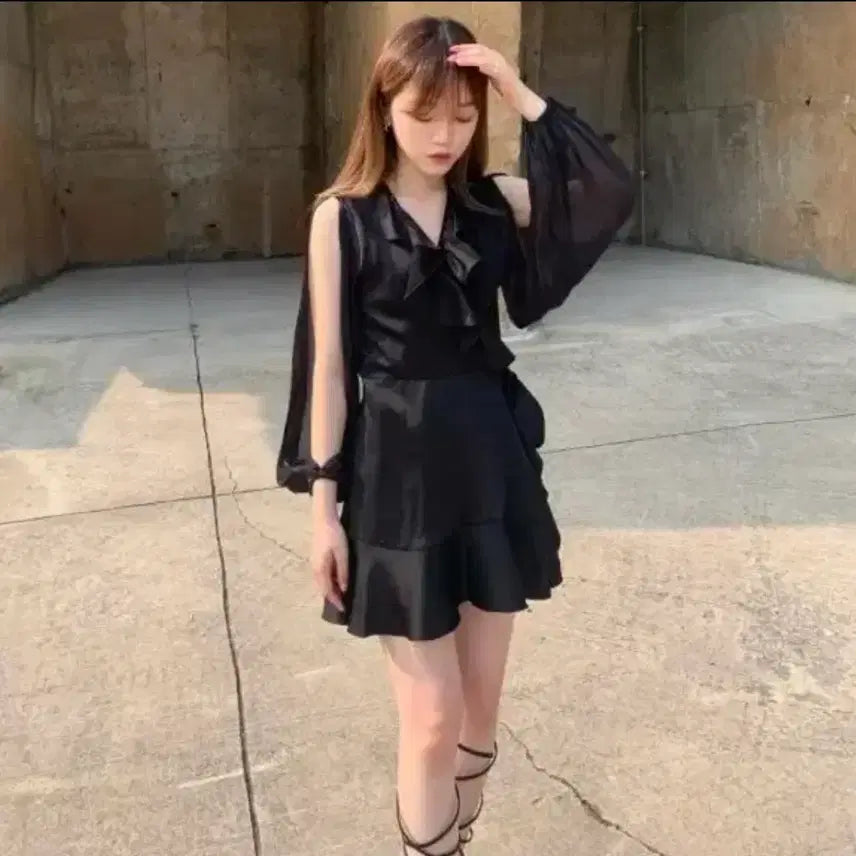 [BUNJANG] Lanhyu Cherrykiri Frill Wrap Satin Dress Black Size 1 / (새상품) 라뇨 체리퀴리 프릴랩 새틴 블랙 원피스 드레스 사이즈 1