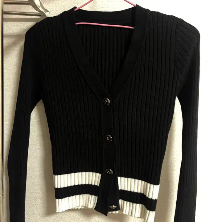 [BUNJANG] Black and White Striped Knit Cardigan / 블랙앤화이트 스트라이프 니트 가디건