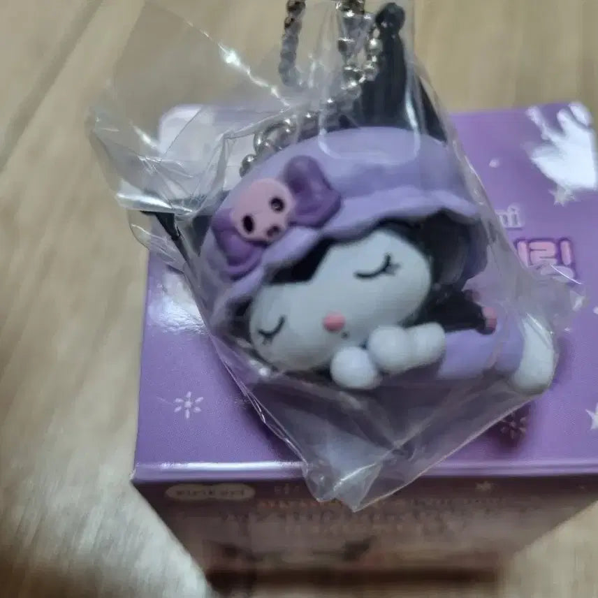 [BUNJANG] Sanrio Kuromi Pajama Figure Keychain with Popping Candy / 산리오 파자마 피규어 키링 + 팝핑캔디