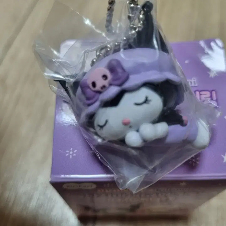 [BUNJANG] Sanrio Kuromi Pajama Figure Keychain with Popping Candy / 산리오 파자마 피규어 키링 + 팝핑캔디