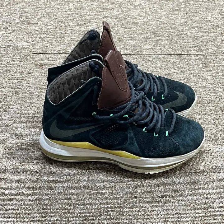 [BUNJANG] Nike LeBron 10 EXT Black Suede Basketball Shoes / 나이키 르브론 10 EXT 블랙 스웨이드 농구화 265