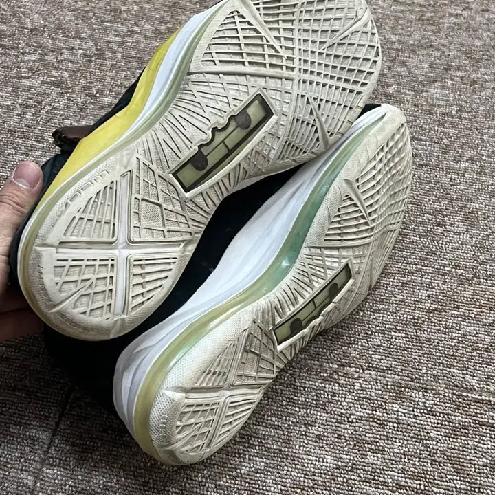 [BUNJANG] Nike LeBron 10 EXT Black Suede Basketball Shoes / 나이키 르브론 10 EXT 블랙 스웨이드 농구화 265