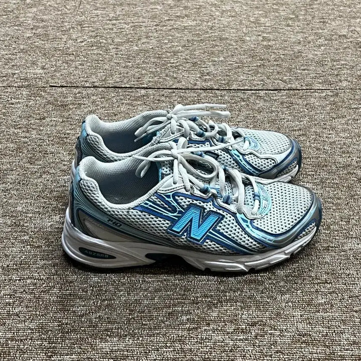 [SOLD OUT] 뉴발란스 740v2 운동화 245mm