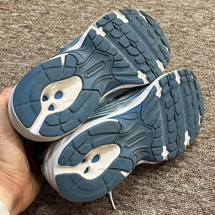 [SOLD OUT] 뉴발란스 740v2 운동화 245mm