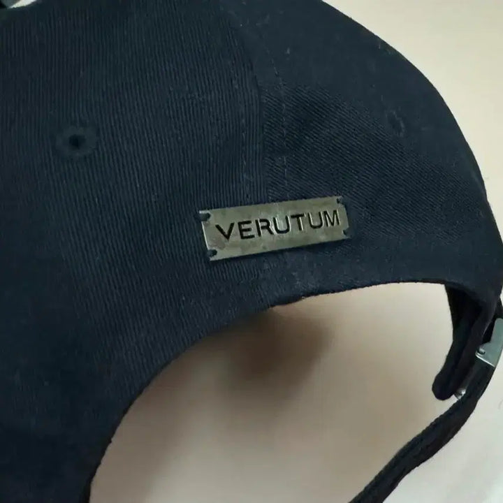 [BUNJANG] VERUTUM Silver Edition Baseball Cap / 배루툼 실버에디션 야구모자 볼캡