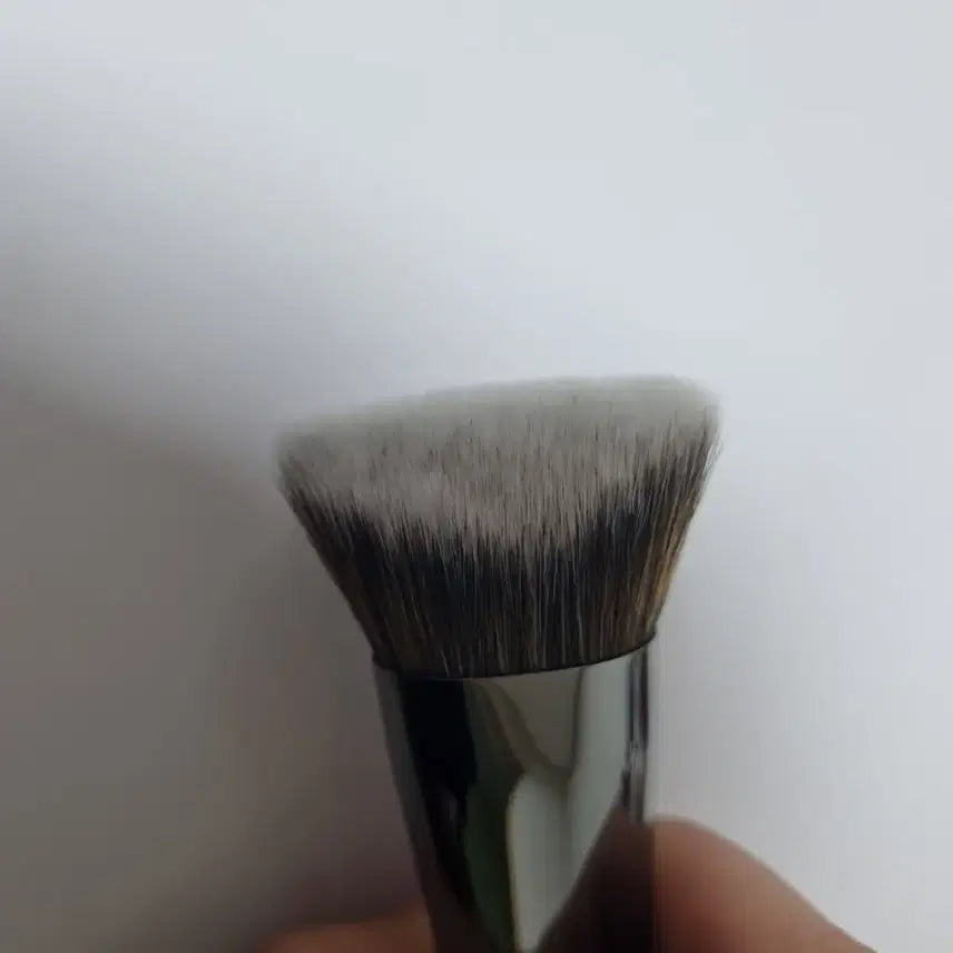 [BUNJANG] Fillimilli 822 V-Cut Foundation Brush / 필리밀리 파운데이션 브러쉬 822