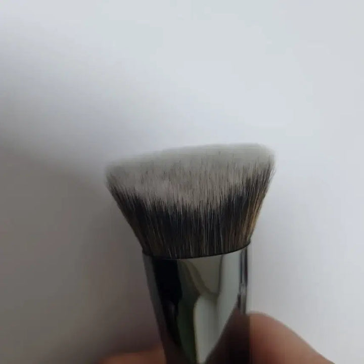 [BUNJANG] Fillimilli 822 V-Cut Foundation Brush / 필리밀리 파운데이션 브러쉬 822