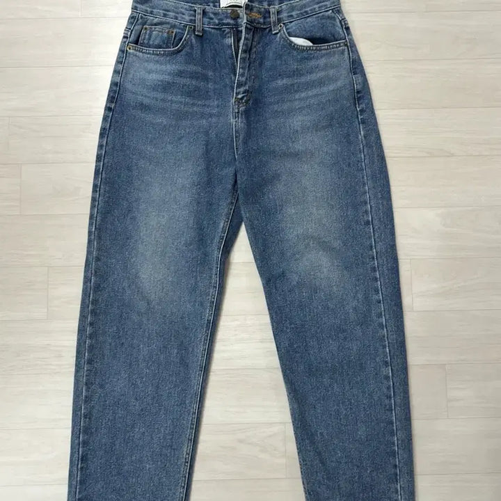 [BUNJANG] Mid-Wash Vintage Washed Denim Pants / 중청 빈티지 워싱 데님 팬츠 청바지
