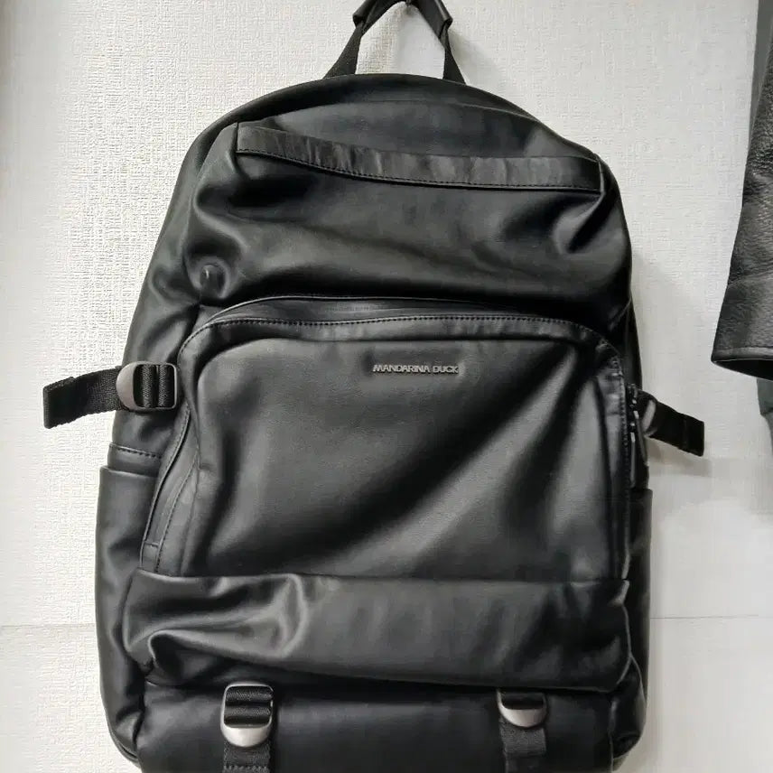 [BUNJANG] Mandarin Duck Black Backpack / 만다리나덕 블랙 백팩 가방