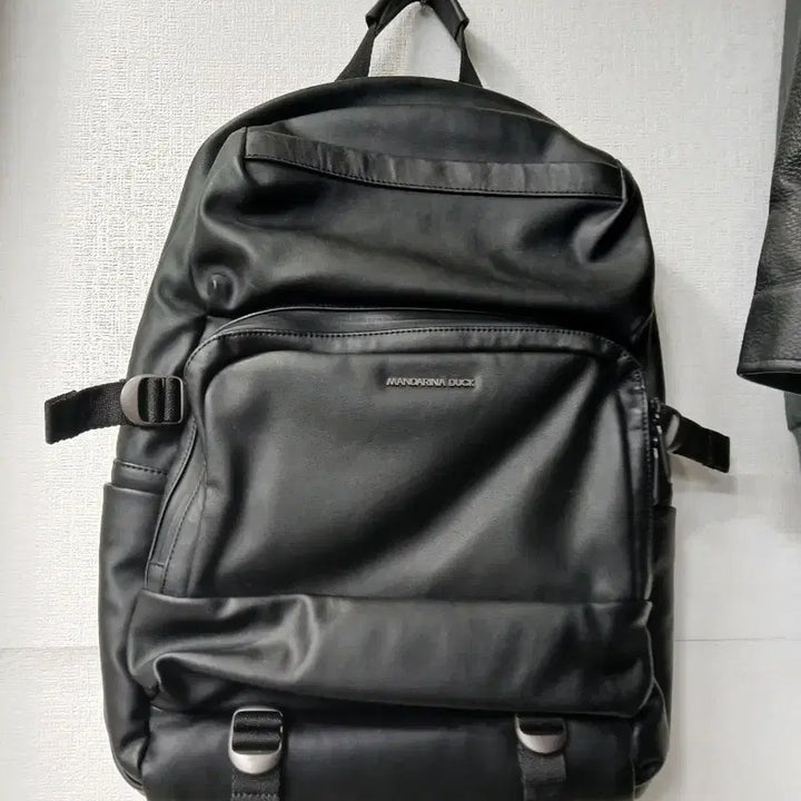 [BUNJANG] Mandarin Duck Black Backpack / 만다리나덕 블랙 백팩 가방