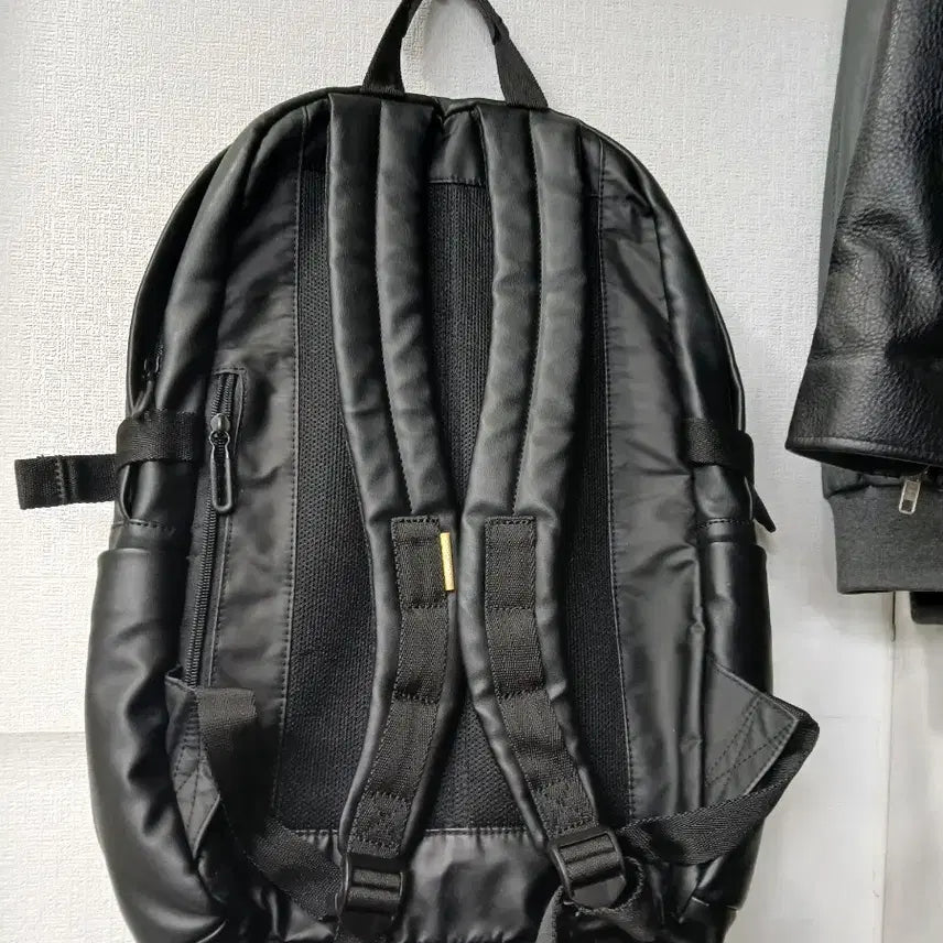 [BUNJANG] Mandarin Duck Black Backpack / 만다리나덕 블랙 백팩 가방