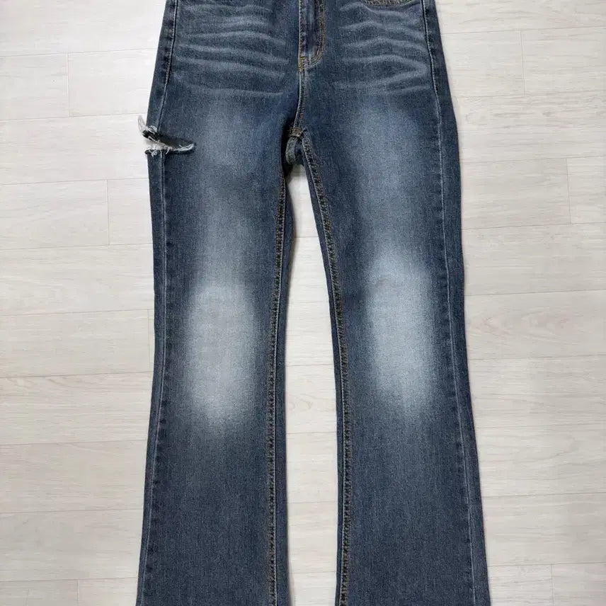 [BUNJANG] H&T Cutting Long Bootcut Denim Jeans S / 헤인트 컷팅 롱 부츠컷 데님 청바지 S