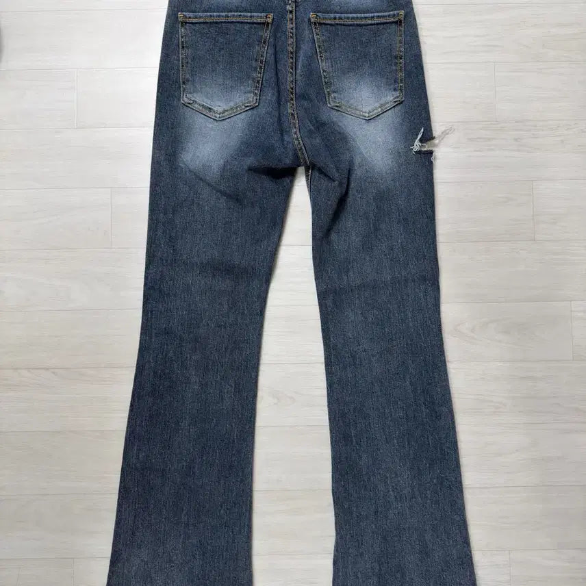 [BUNJANG] H&T Cutting Long Bootcut Denim Jeans S / 헤인트 컷팅 롱 부츠컷 데님 청바지 S