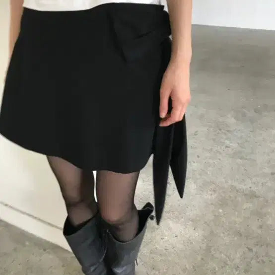 [BUNJANG] We Are 25FW Lean Ribbon Skirt Black M / 위아 25FW 리안 스커트 리본 스커트 블랙 M