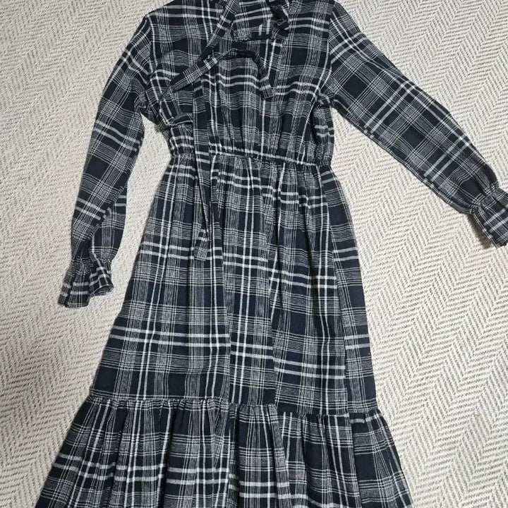 [BUNJANG] Black Long Sleeved Shirred Checkered Dress / 체크 롱 원피스 긴팔 셔링 블랙