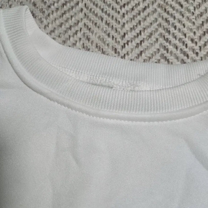 [BUNJANG] White Heart Sweatshirt / 하트  화이트 맨투맨 여성티 새옷