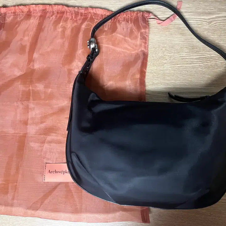 [BUNJANG] Archive App Love Moon (Nylon Black) / 아카이브앱크 러브문(나일론 블랙)