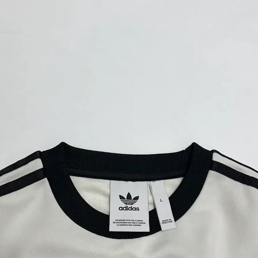 [BUNJANG] Adidas Palmstone Crewneck Sweatshirt / 아디다스 팜스톤 크루넥 맨투맨 흰검