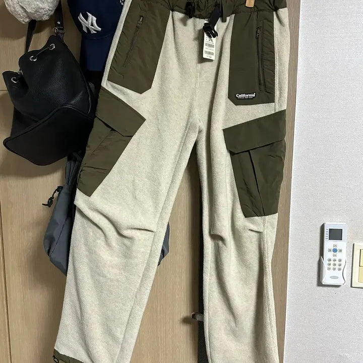 [BUNJANG] Who.A.U. Fleece Cargo Pants / 후아유 양털 카고바지