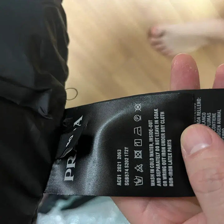 [BUNJANG] Prada Black Hooded Padded Coat / 프라다 블랙 후드 패딩