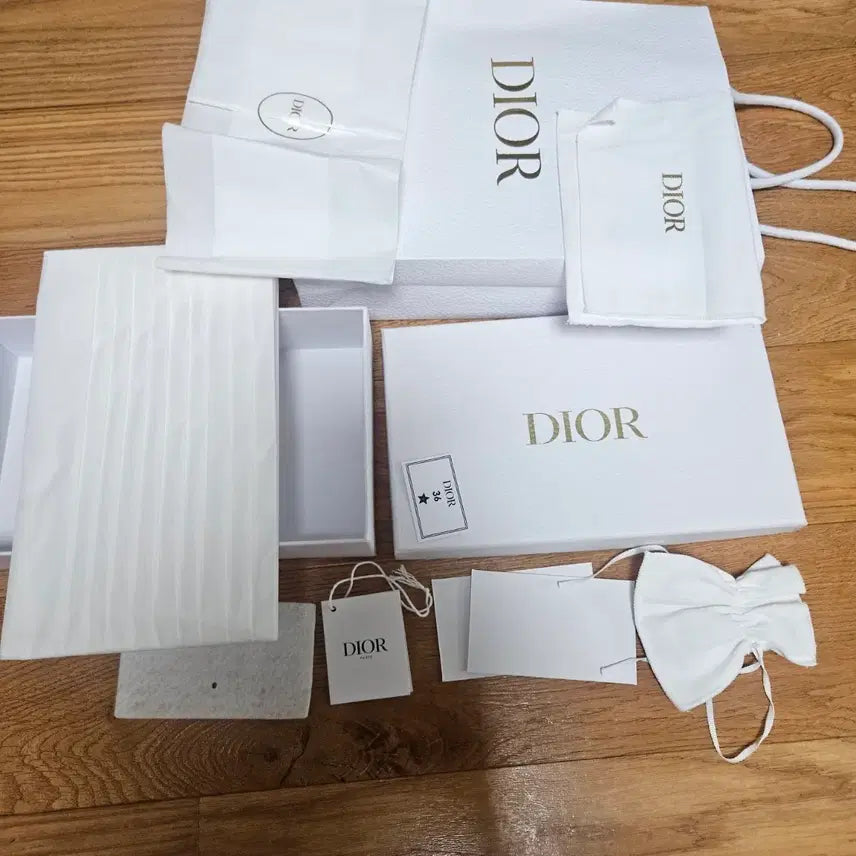 [BUNJANG] Dior Card Wallet / 디올.  구성품 팝니다. 카드지갑 반지갑 용도