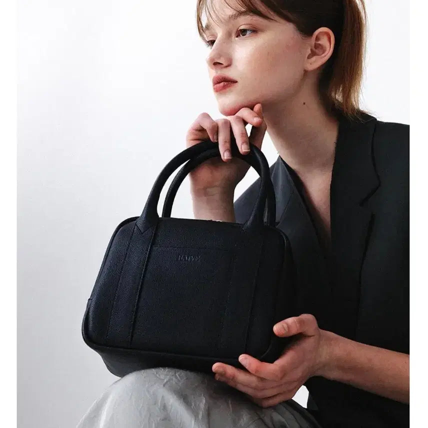 [BUNJANG] RIIZE Boston Bag (Black) / 레이브 보스턴백(블랙)