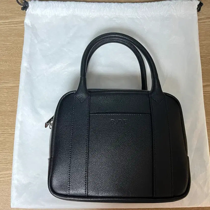 [BUNJANG] RIIZE Boston Bag (Black) / 레이브 보스턴백(블랙)