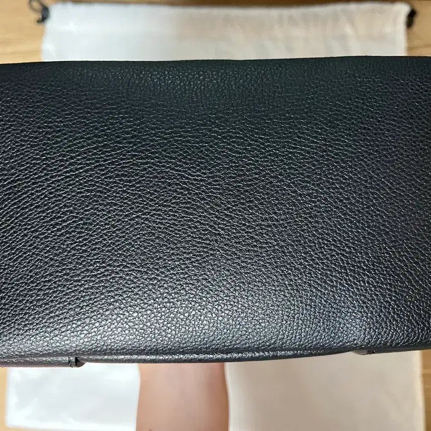 [BUNJANG] RIIZE Boston Bag (Black) / 레이브 보스턴백(블랙)