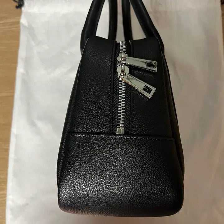 [BUNJANG] RIIZE Boston Bag (Black) / 레이브 보스턴백(블랙)