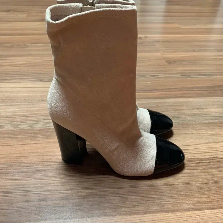 [BUNJANG] GUESS Suede Ankle Boots / GUESS 게스 스웨이드 앵클 부츠