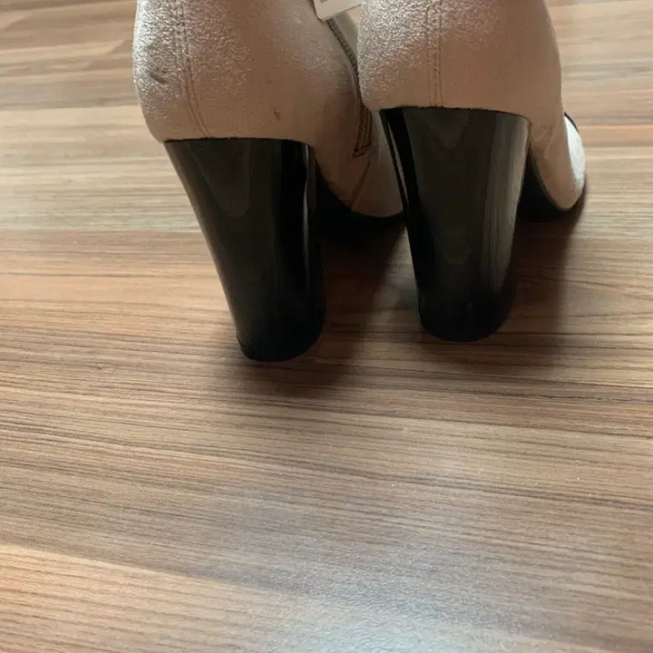 [BUNJANG] GUESS Suede Ankle Boots / GUESS 게스 스웨이드 앵클 부츠