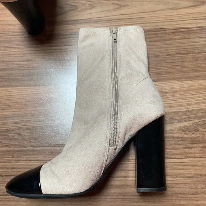 [BUNJANG] GUESS Suede Ankle Boots / GUESS 게스 스웨이드 앵클 부츠