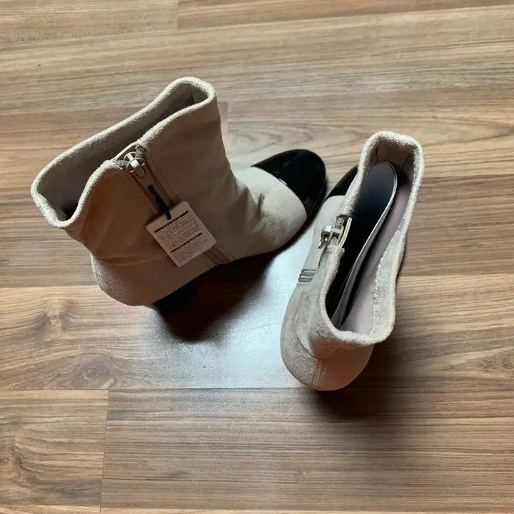 [BUNJANG] GUESS Suede Ankle Boots / GUESS 게스 스웨이드 앵클 부츠