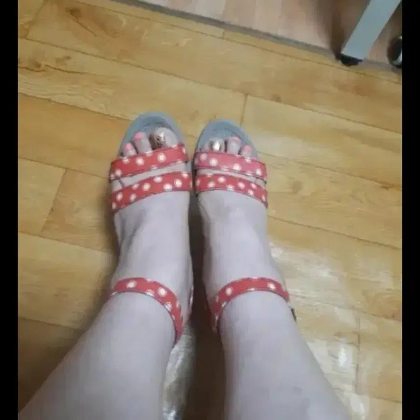 [BUNJANG] Crocs Wedge Strap Sandals (W7) / 여성 크록스 웨지  스트랩  샌들 (W7 /240~245)