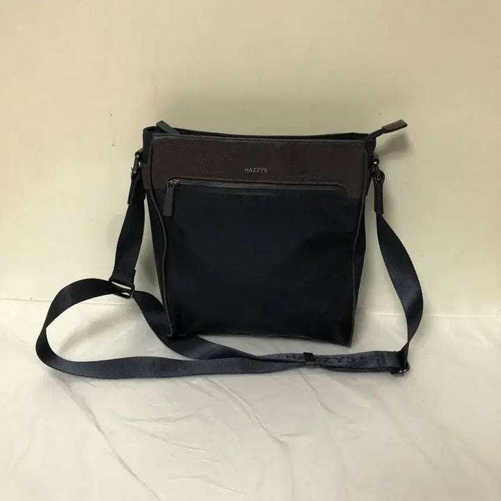 [BUNJANG] Hazzys Crossbody Bag / 헤지스 크로스백@9910